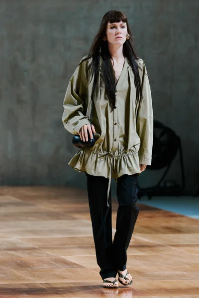 Look 12